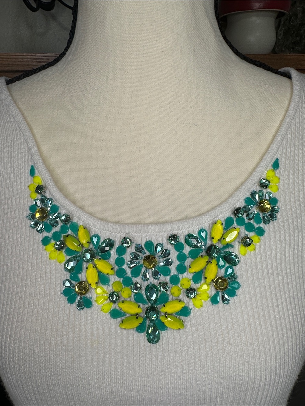 Ruby Rd Women XL Embellished White Sleeveless Knit Top Teal & Yellow Beading - Picture 4 of 8